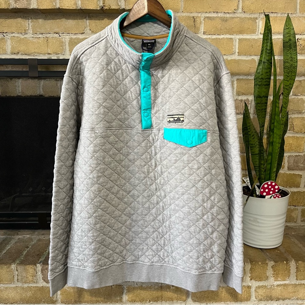 Patagonia Quilted Pullover in Light Gray with Teal Accents